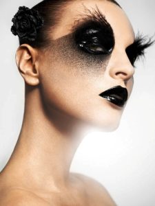 25 Black Halloween Makeup Ideas to Look Creepist this Year - Flawssy