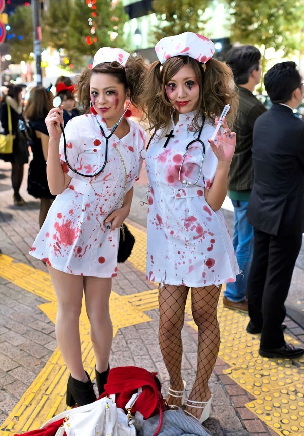 25 Cheesiest Matching Halloween Costumes Ideas - Flawssy