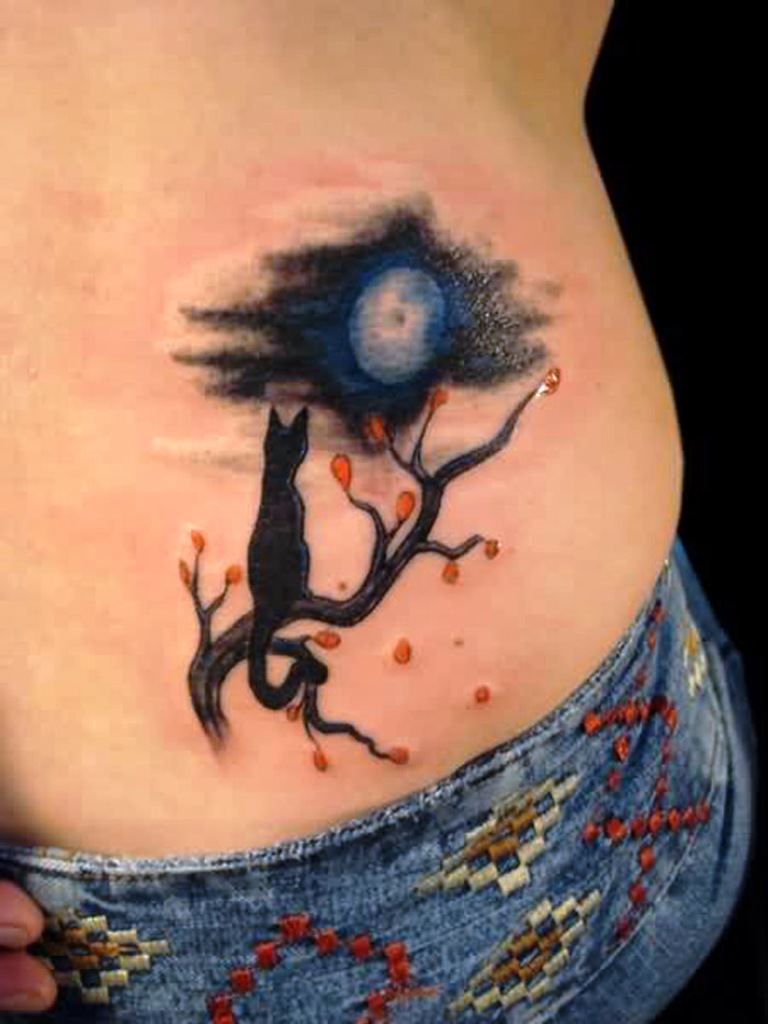 10 Inspirational Moon Tattoo Designs For Women - Flawssy