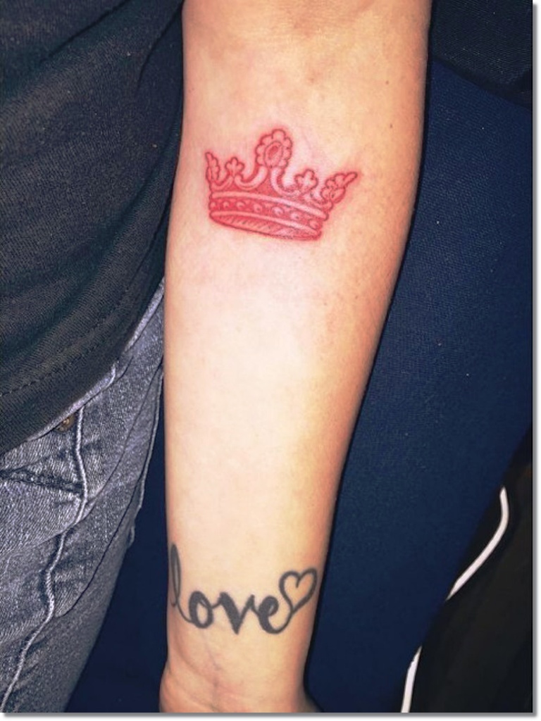 10 Glorious Crown Tattoos And Meanings For Women - Flawssy