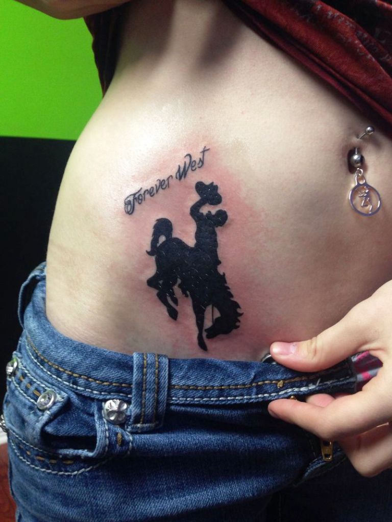 10 Simple And Catchy Horse Tattoo Designs Ideas For Women - Flawssy