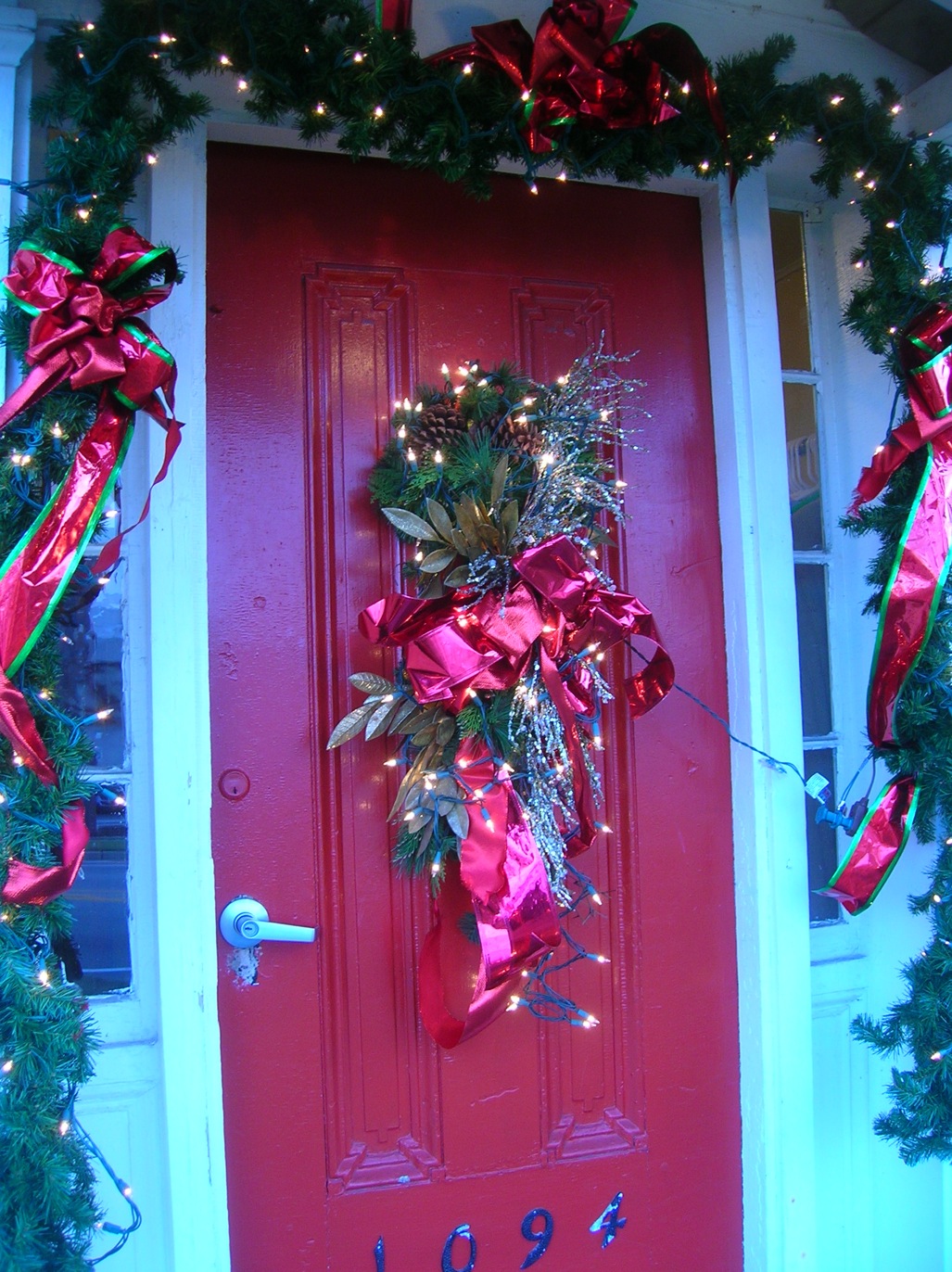 30 Creative Front Door Christmas Decorations - Flawssy