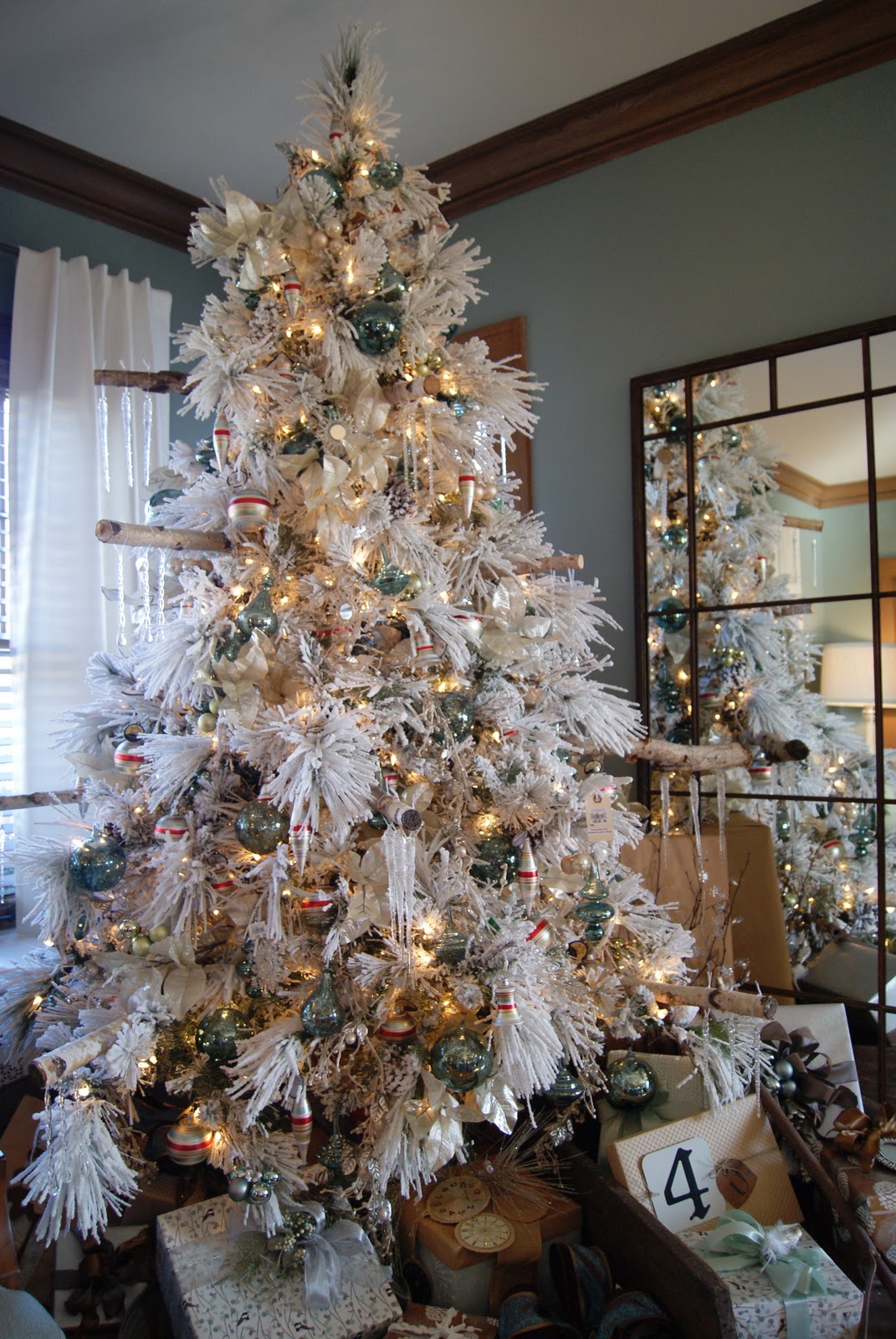 30 Gold Christmas Decorations Ideas For Home - Flawssy