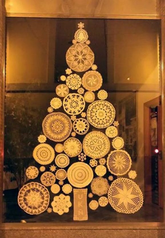 A Christmas tree with crochet doilies