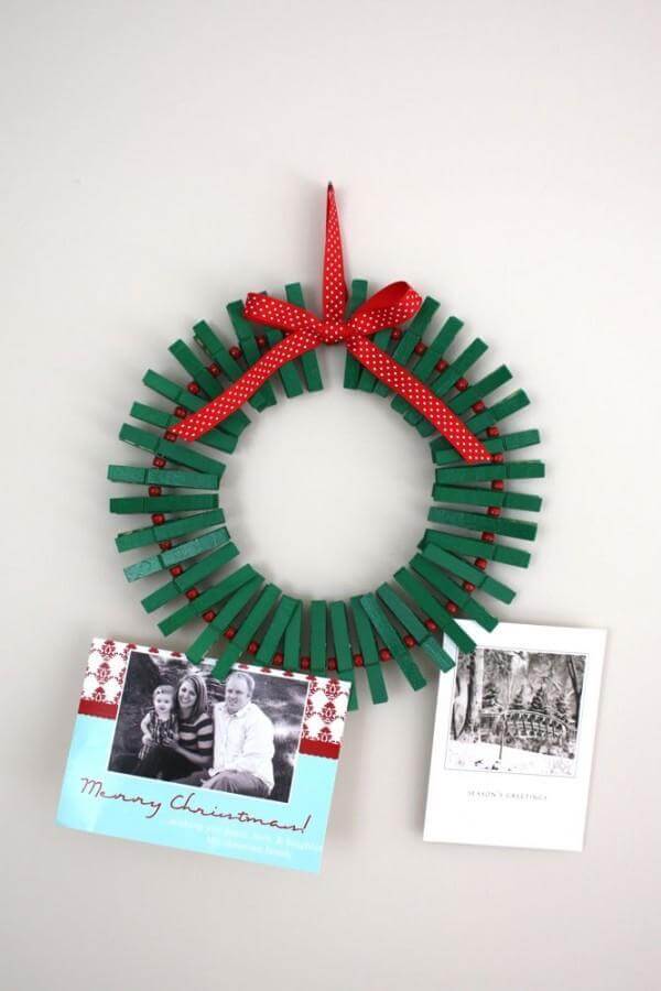 A Christmas wreath to make with clothespins (1)