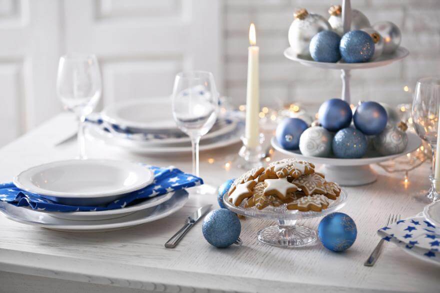 A centerpiece made of Christmas balls for the tree (1)