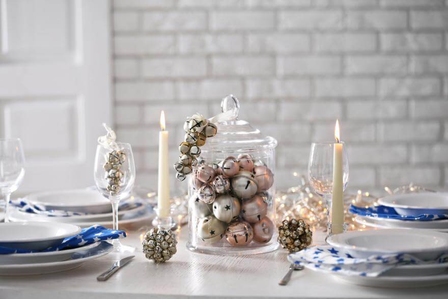 A centerpiece with a candy box garnished with bells (1)