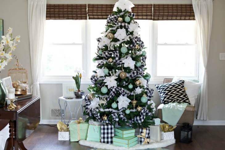 A checkered Christmas tree 