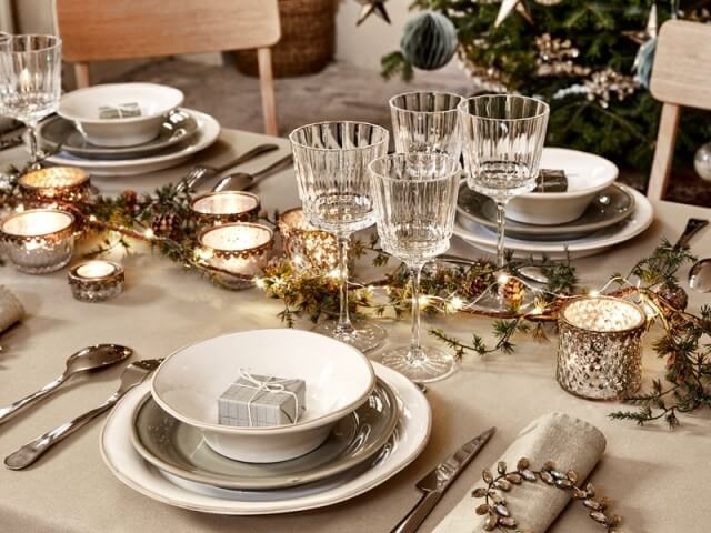 A chic and elegant holiday table