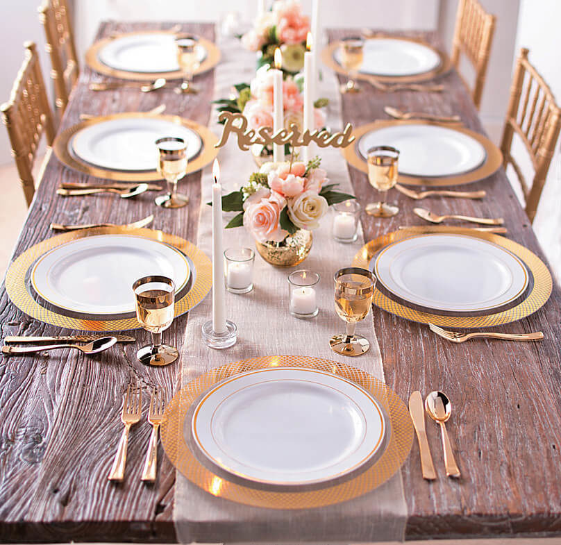 A festive table full of sweetness in pink and gold (1)