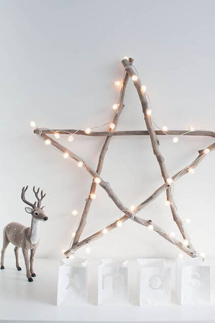 A luminous wooden Christmas star (1)