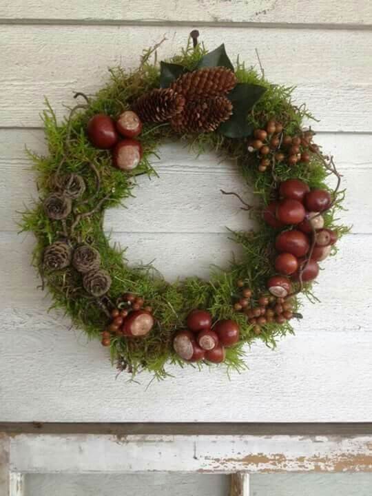 A moss and chestnut wreath