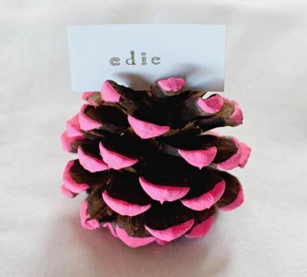 A personalized DIY place card with a pine cone (1)