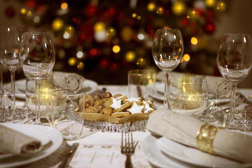 A plate of biscuit as a centerpiece for Christmas (1)