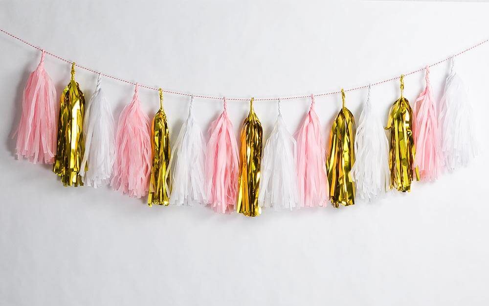 A tissue paper tassel garland for a very chic Christmas (1)