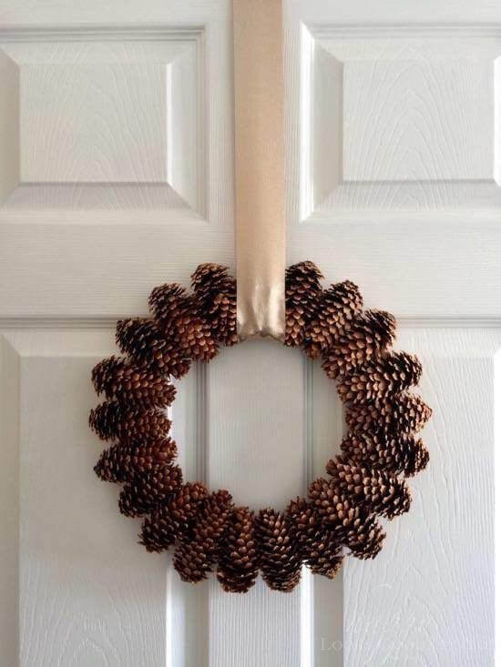 A wreath made of raw pine cones 