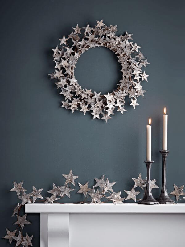 A wreath of Christmas stars