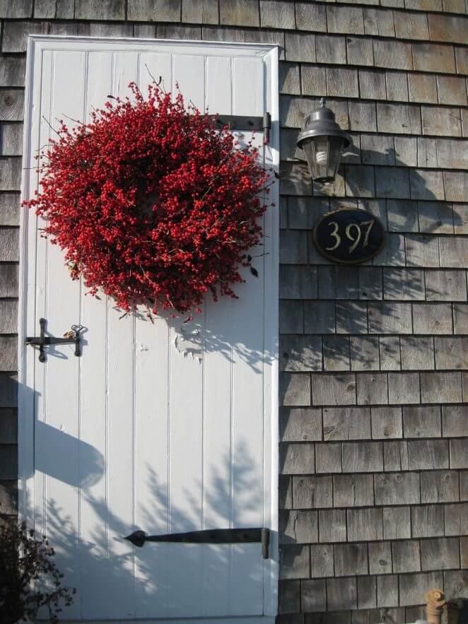 A wreath of red berries 