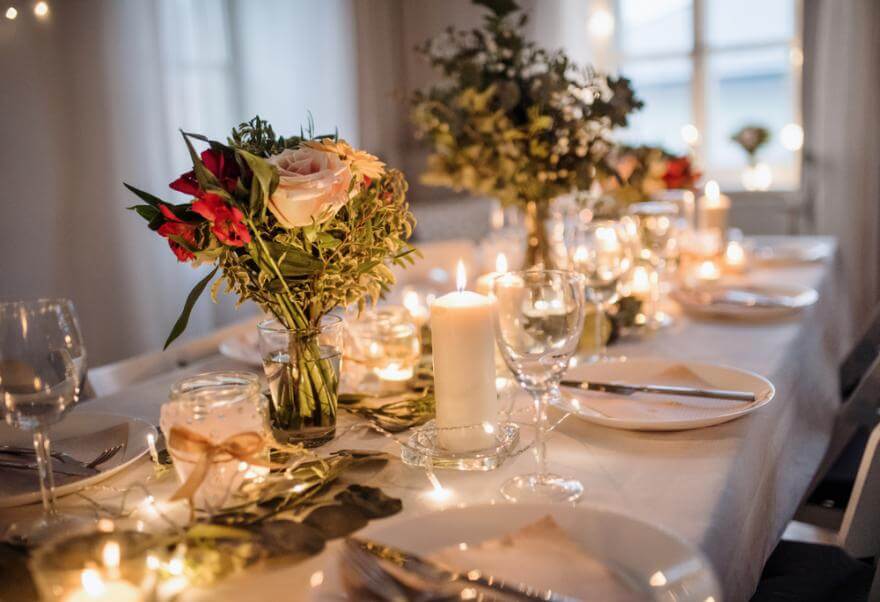 Bouquets as a centerpiece at Christmas (1)