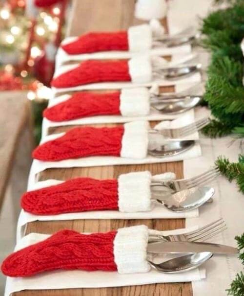 Cutlery holder with Christmas socks (1)