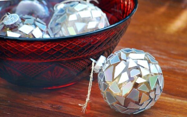 DIY Christmas balls with CDs (1)