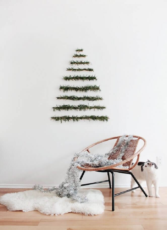 Reproduce a fir tree on the wall with real branches (1)