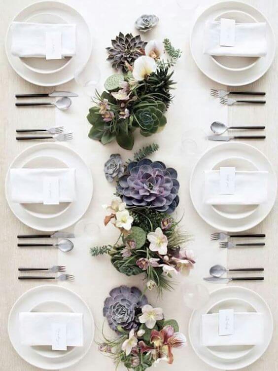 Succulents at the center of the table (1)