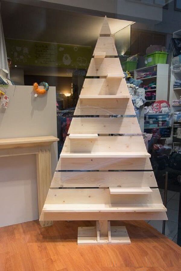 A Christmas tree made of fir planks (1)