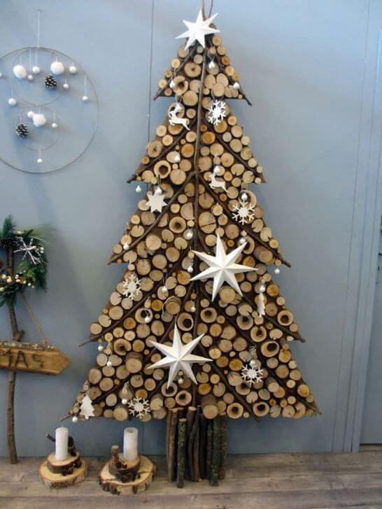 A Christmas tree made of logs (1)
