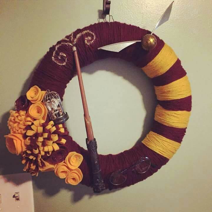 A Gryffindor Christmas wreath (1)