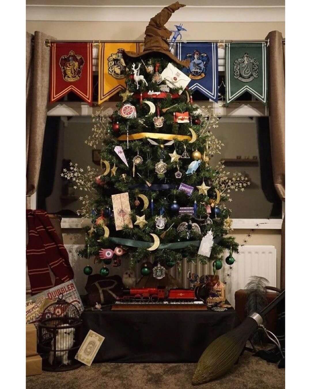 A Harry Potter Christmas tree (1)