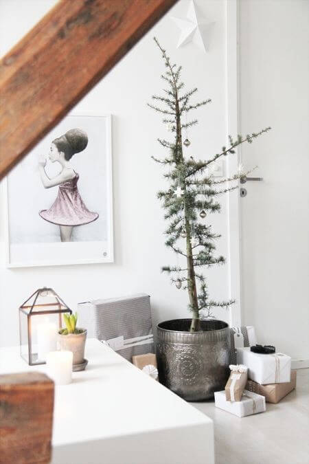 A Minimalist Christmas Tree (1)