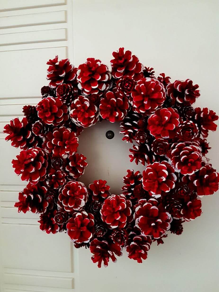 A colorful Christmas wreath (1)