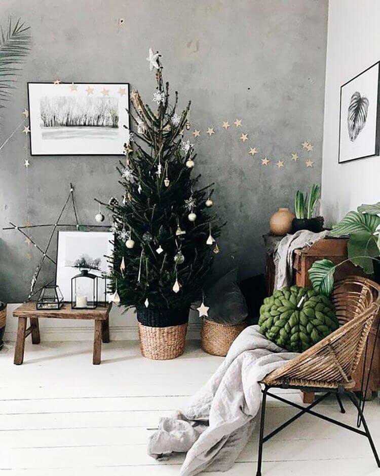 A living room with a subtle Christmas decor (1)