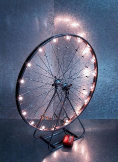 A luminous wheel (1)