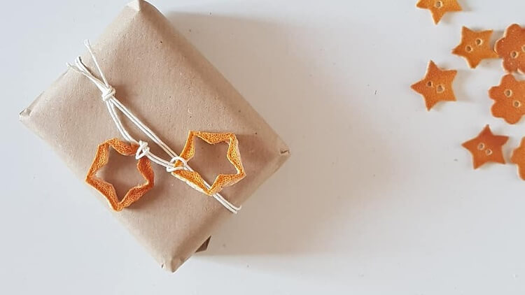 A nice gift wrapping decoration idea for Christmas (1)