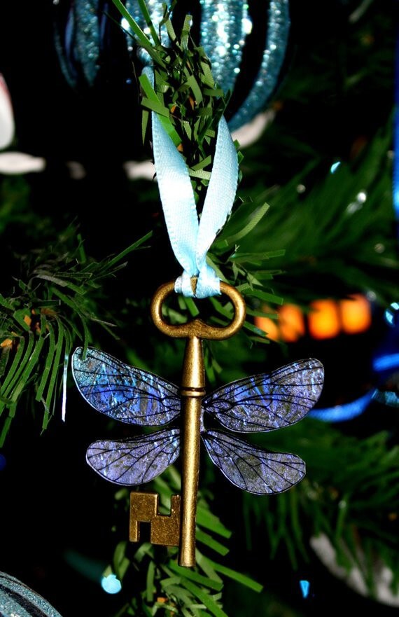 A pendant in the shape of a key dragonfly (1)