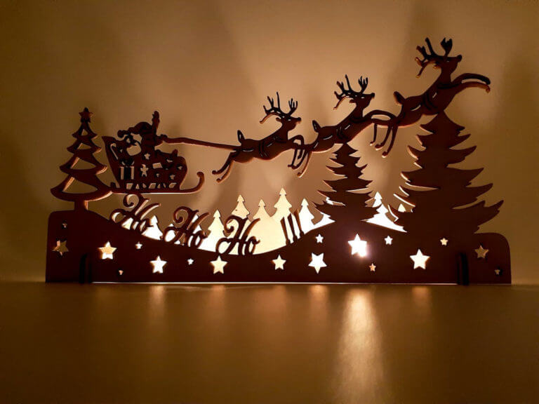 A wooden Christmas scene (1)