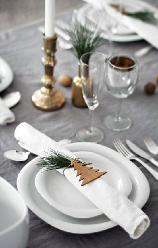 A wooden napkin ring in the shape of a fir tree (1)