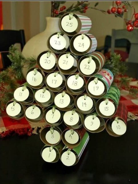 Advent calendar in paper rolls (1)