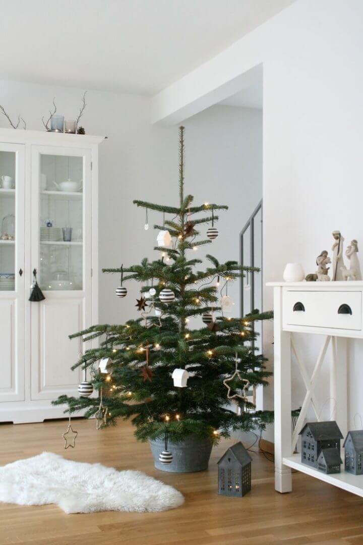 An original and industrial look for this Christmas tree base (1)