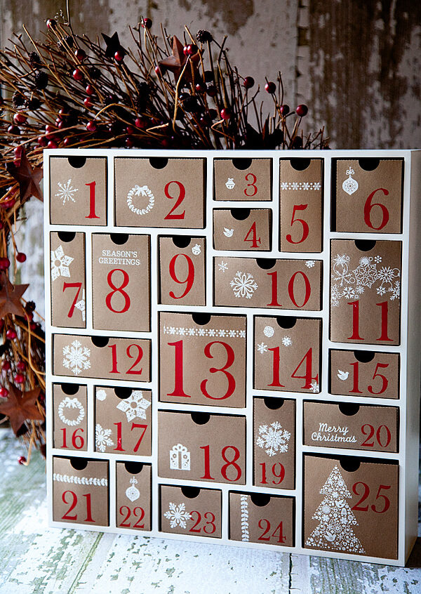 Calendar in a wooden box 