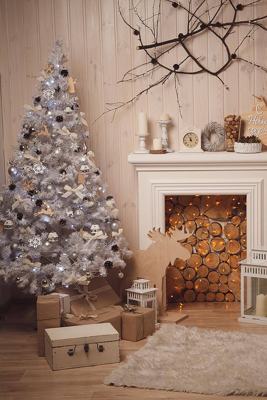 Chic chalet style for a white Christmas tree (1)