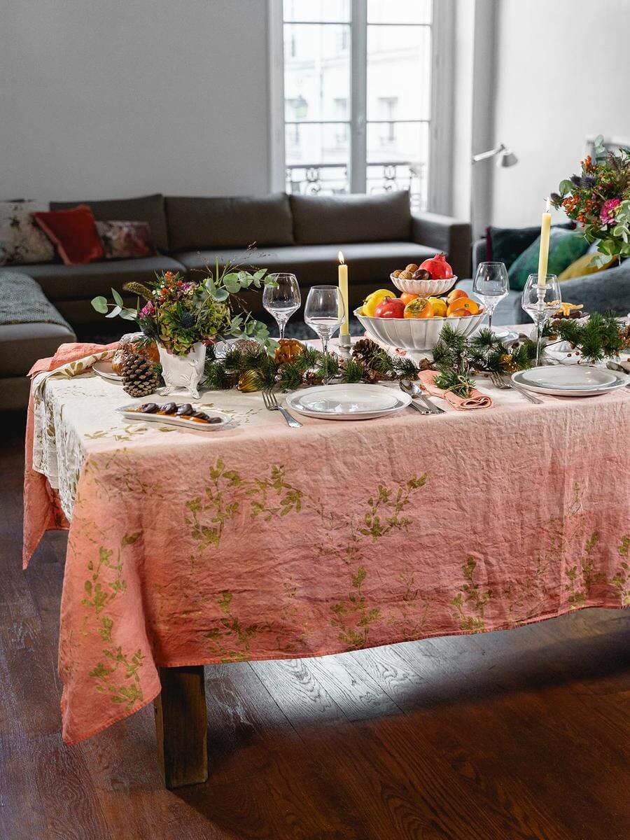 Choose an original tablecloth to dress your table (1)