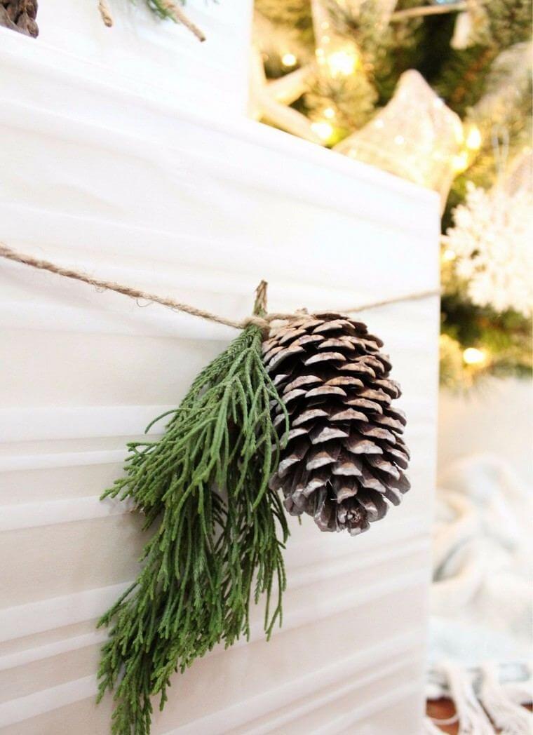Christmas house decoration with pine cone in minimalist style (1)