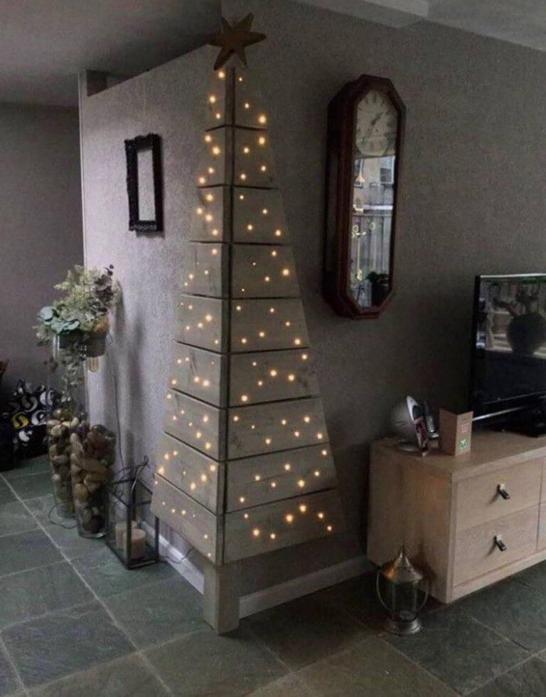 Christmas tree wall (1)