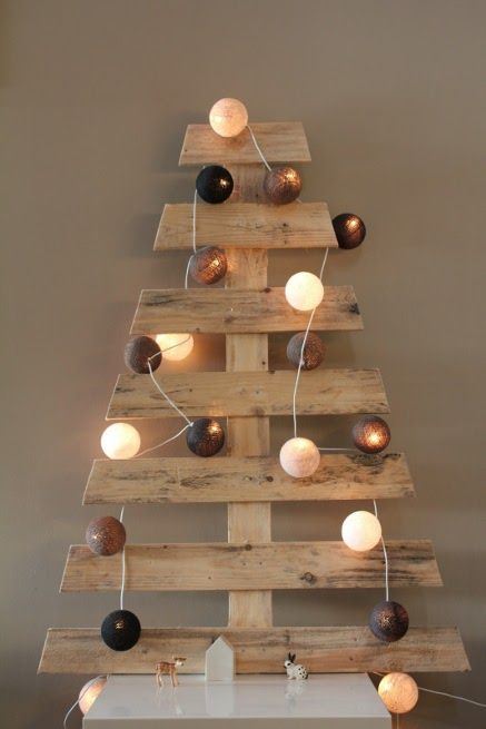 Christmas tree with pallet wood & a ball light garland