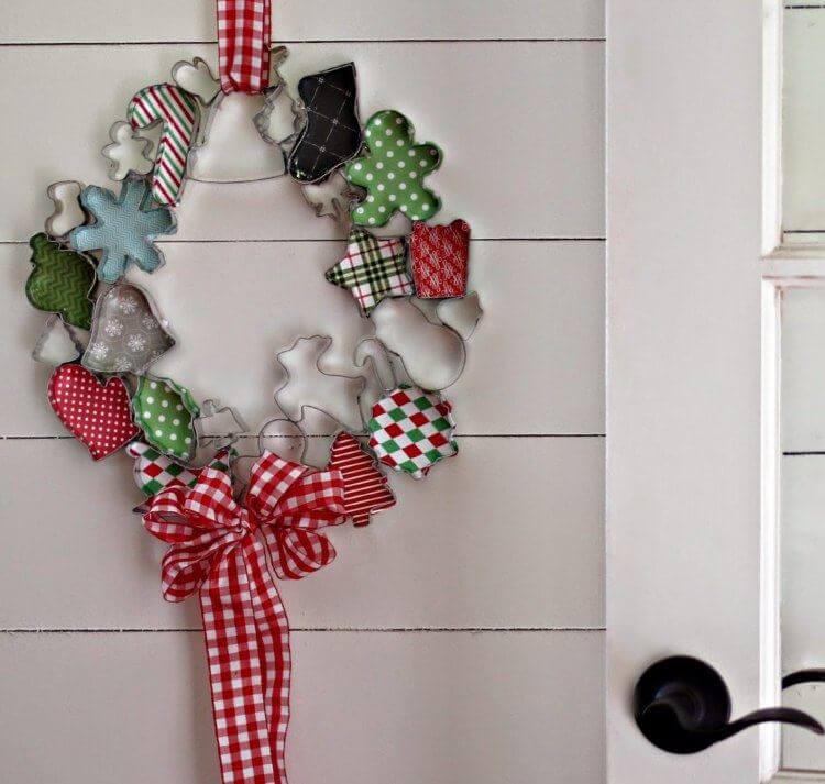 Christmas wreath in themed cookie cutters and playful wrapping paper (1)