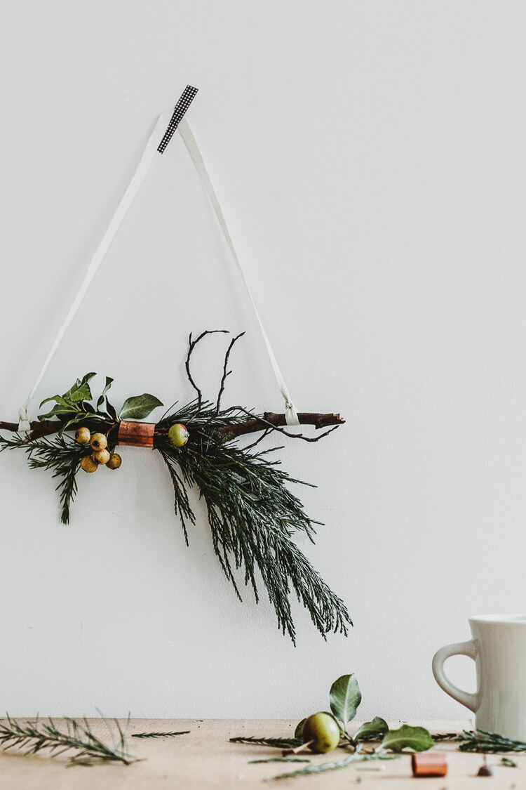 Create a Christmas wreath with natural elements