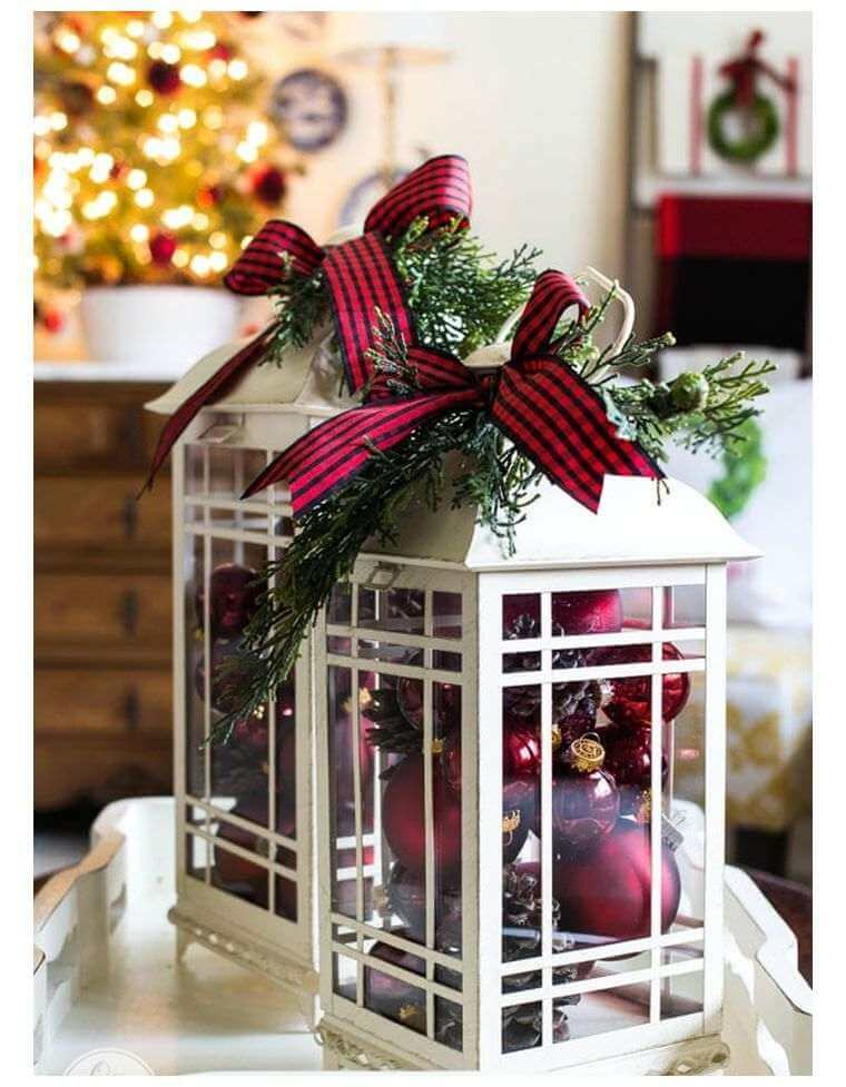 DIY Christmas decoration idea with lantern and tree balls (1)